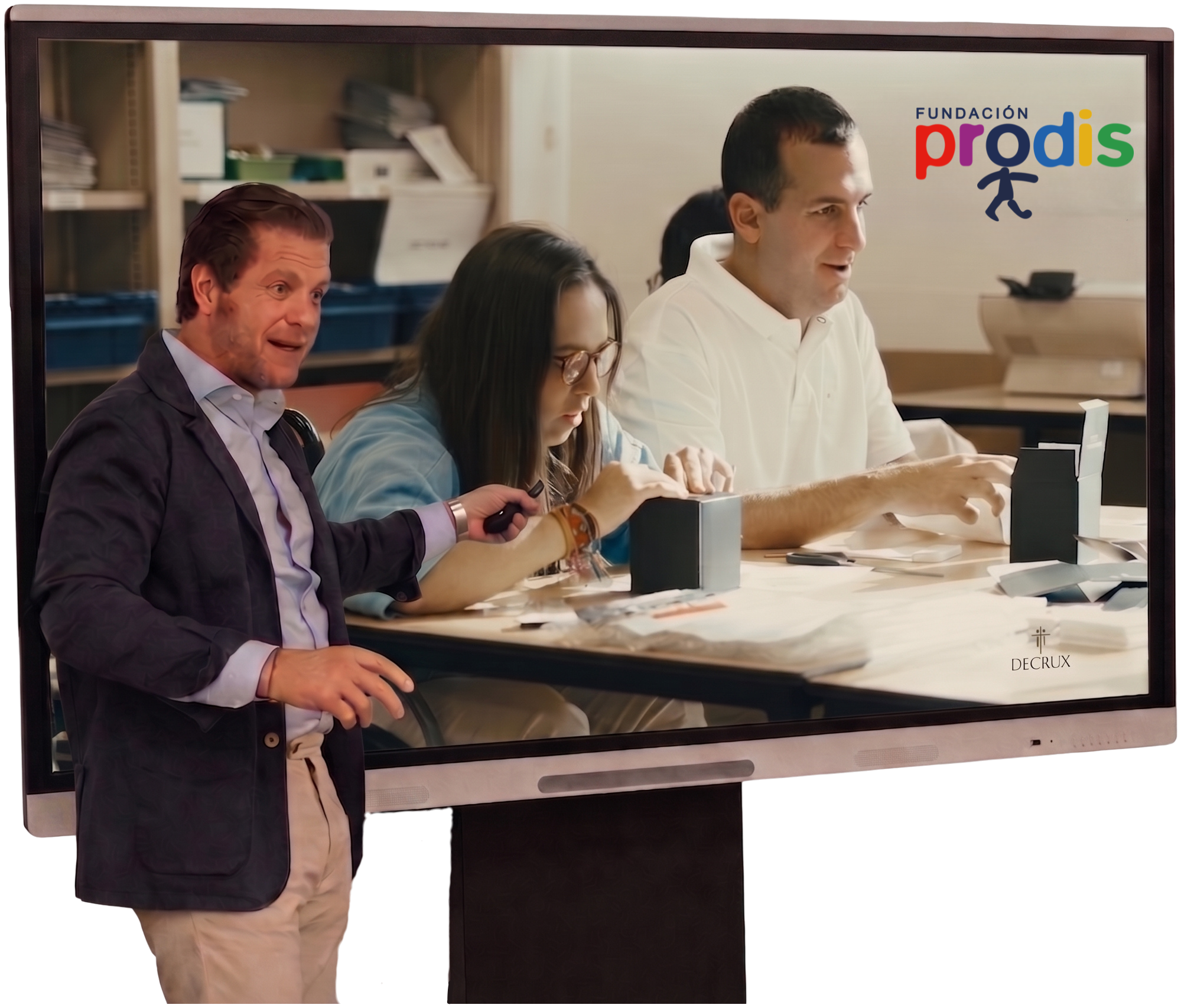 Borja Pérez de Brea presentando DECRUX en pantalla junto a la Fundación Prodis